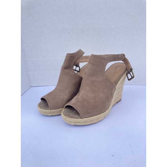 Universal Thread Shoes - UNIVERSAL THREAD MALA OPEN TOE FAUX SUEDE WEDGE SANDAL, BEIGE Women Sz 6 1/2